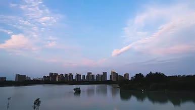晚霞映射湖面素材视频的预览图